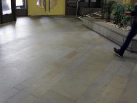 Bodenplatten in öffentlichen Gebäuden Obernkirchener Sandstein®
