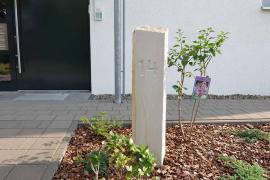 Stele mit Hausnummer aus Obernkirchener Sandstein®